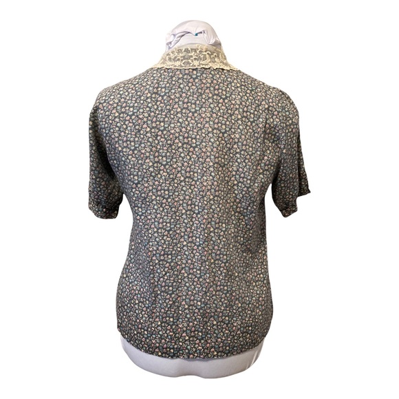 THE AMELIE: 1980s Union-Made Short Sleeved Blouse with Lace Collar - Picture 2 of 3